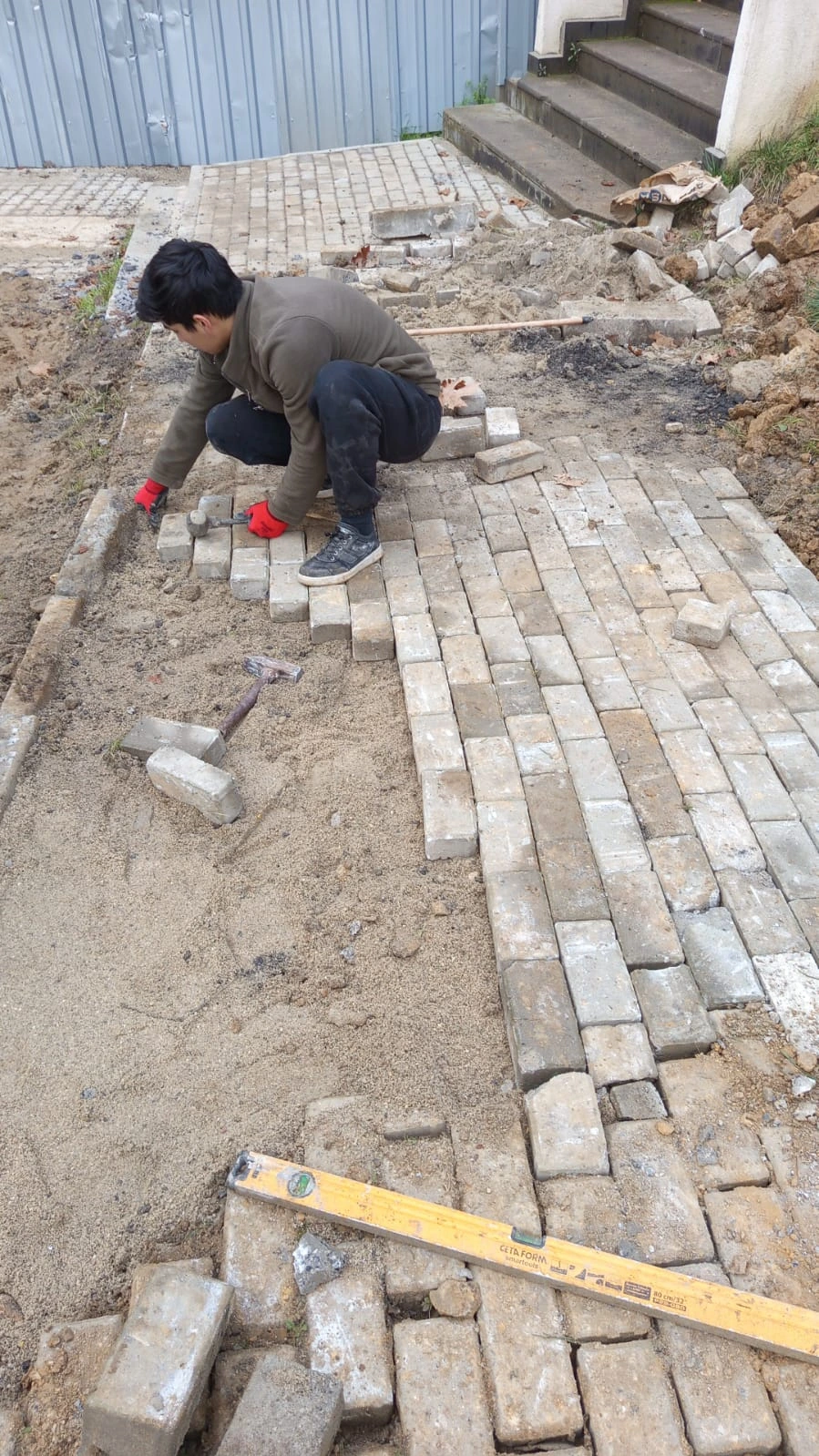 Dekoratif Bodur taşı döşeme.